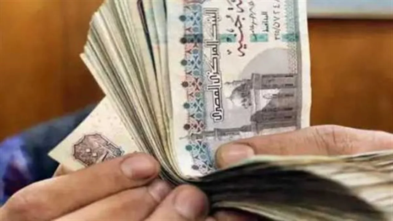 فائدة 16% ثابتة.. تفاصيل العائد الشهري للشهادات البلاتينية الثلاثية في البنوك المصرية